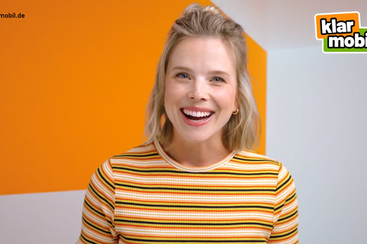 Klara ist zurück im TV: klarmobil startet neuen Spot zur Fußball-Weltmeisterschaft